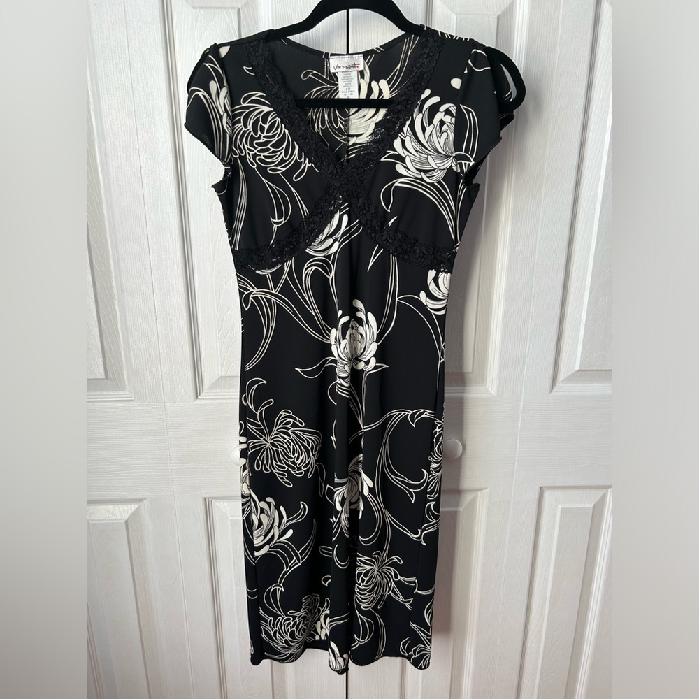 NWOT vintage black/cream floral lace dress - size medium